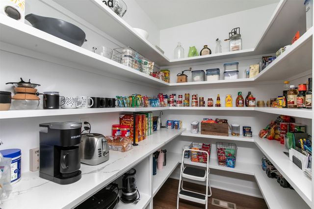 6309 Sudbury Court, Johnston, IA 50131