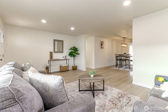 1703 7th Avenue SE, Puyallup, WA 98372