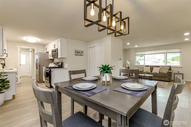 1703 7th Avenue SE, Puyallup, WA 98372