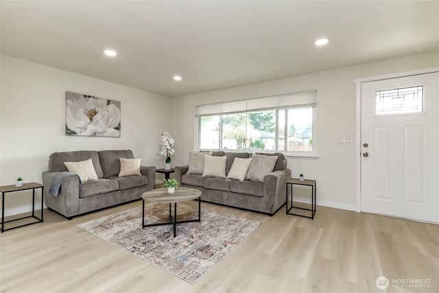 1703 7th Avenue SE, Puyallup, WA 98372