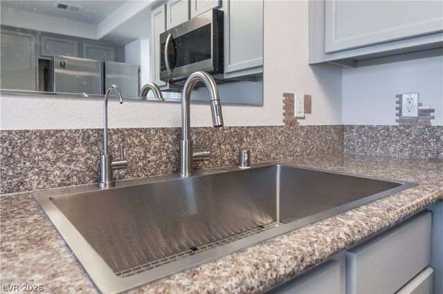 8432 Running Deer Avenue 103, Las Vegas, NV 89145