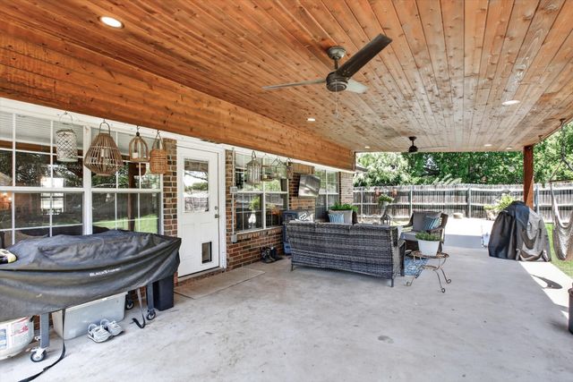 310 Vista Drive, Granbury, TX 76049