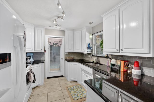 310 Vista Drive, Granbury, TX 76049