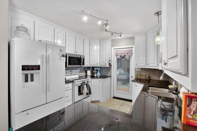 310 Vista Drive, Granbury, TX 76049