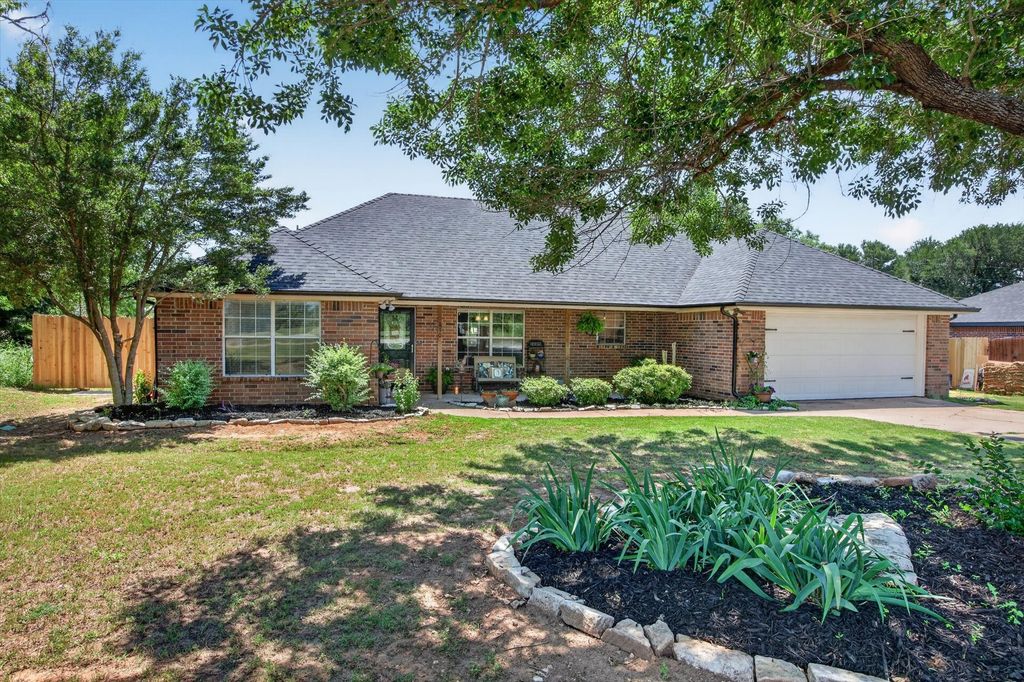 310 Vista Drive, Granbury, TX 76049