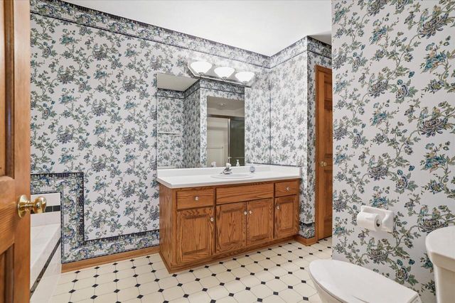 N68W14817 Prudence DRIVE, Menomonee Falls, WI 53051