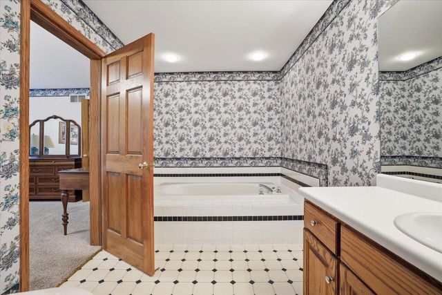 N68W14817 Prudence DRIVE, Menomonee Falls, WI 53051