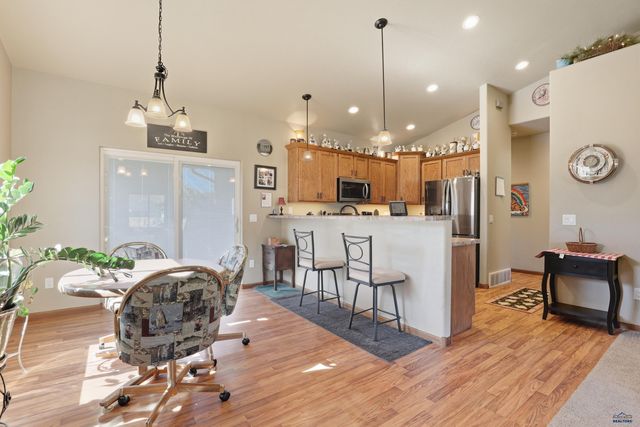 8055 STEAMBOAT RD, Summerset, SD 57769