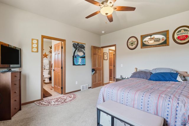 8055 STEAMBOAT RD, Summerset, SD 57769