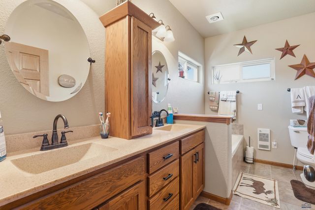 8055 STEAMBOAT RD, Summerset, SD 57769