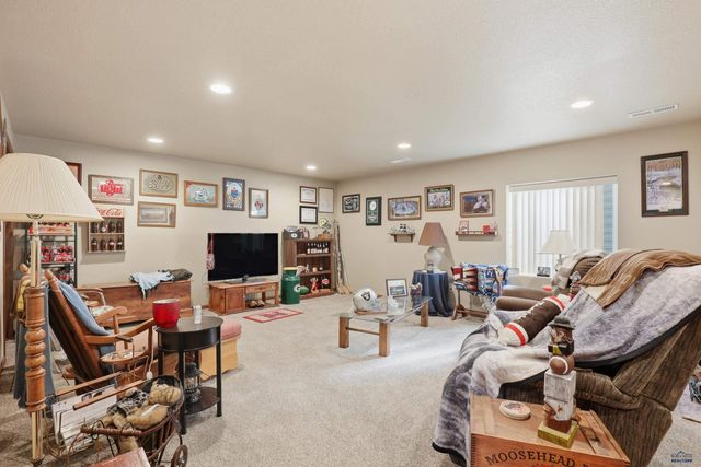 8055 STEAMBOAT RD, Summerset, SD 57769