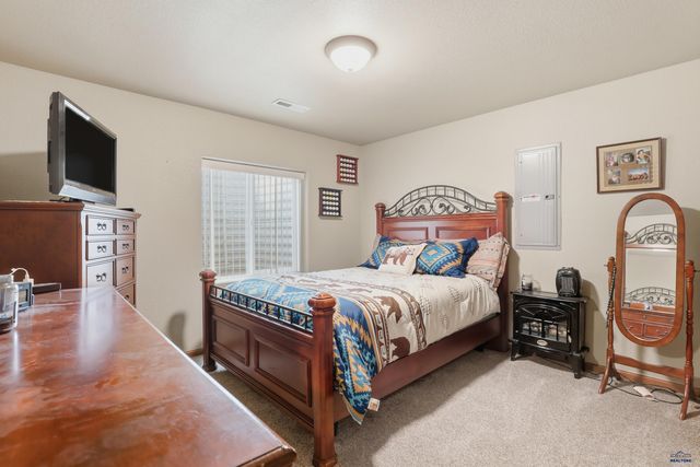 8055 STEAMBOAT RD, Summerset, SD 57769