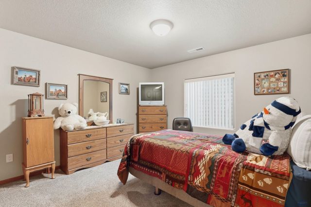 8055 STEAMBOAT RD, Summerset, SD 57769