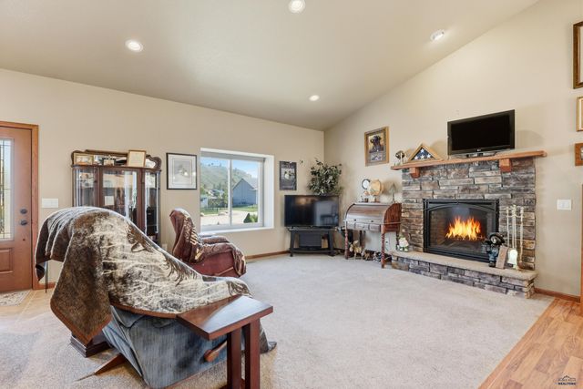 8055 STEAMBOAT RD, Summerset, SD 57769
