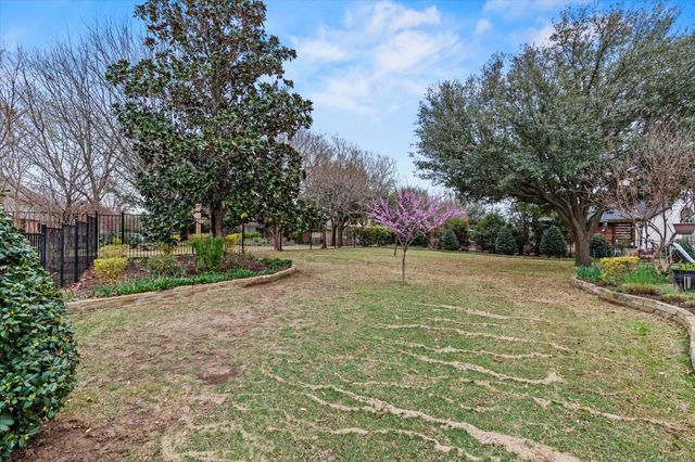 2200 Roadrunner Drive, Flower Mound, TX 75022