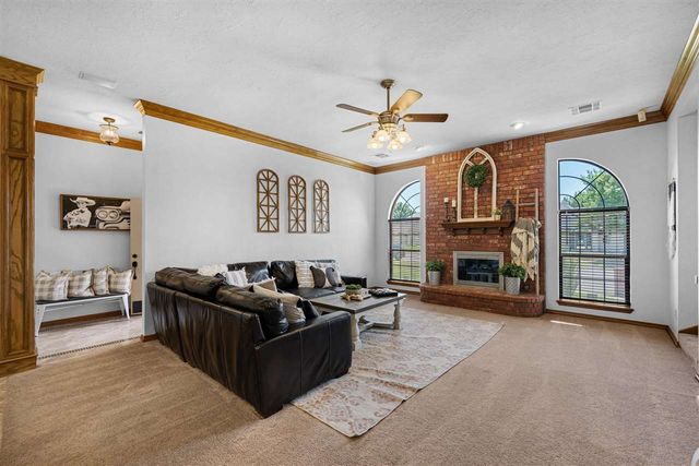 7615 NW Castle Rock Pl, Lawton, OK 73505