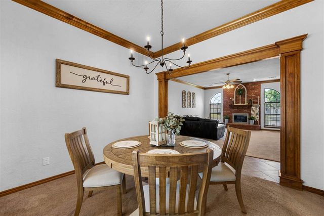 7615 NW Castle Rock Pl, Lawton, OK 73505