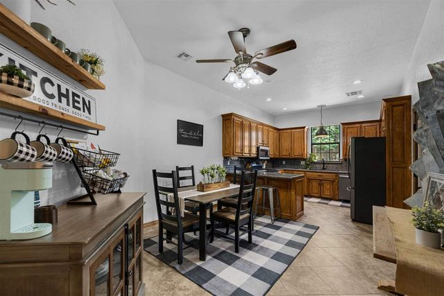 7615 NW Castle Rock Pl, Lawton, OK 73505