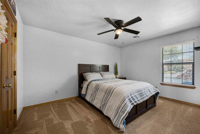 7615 NW Castle Rock Pl, Lawton, OK 73505