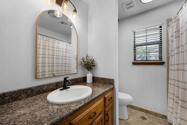 7615 NW Castle Rock Pl, Lawton, OK 73505