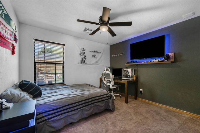 7615 NW Castle Rock Pl, Lawton, OK 73505