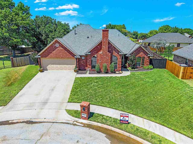 7615 NW Castle Rock Pl, Lawton, OK 73505