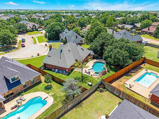 7615 NW Castle Rock Pl, Lawton, OK 73505