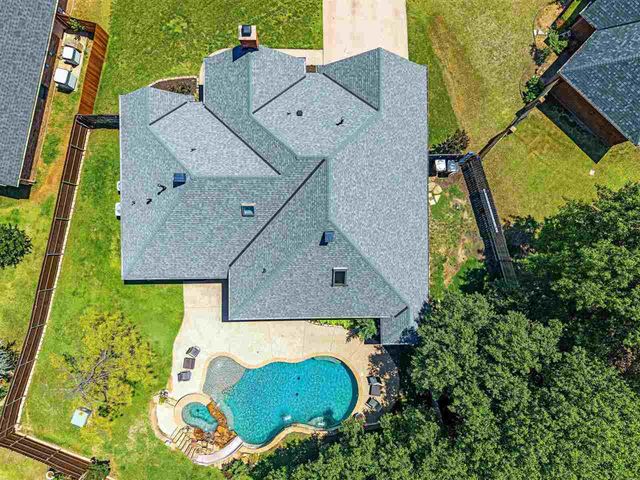 7615 NW Castle Rock Pl, Lawton, OK 73505