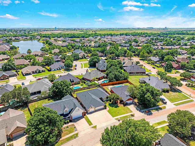 7615 NW Castle Rock Pl, Lawton, OK 73505