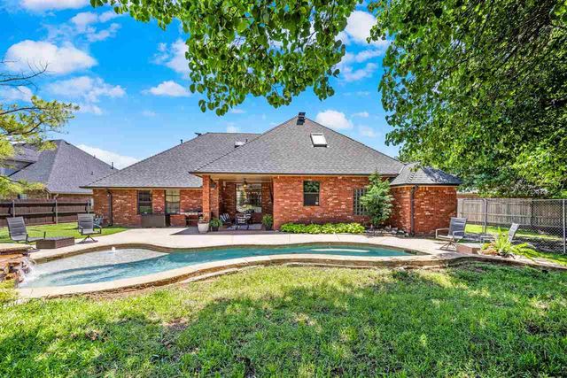 7615 NW Castle Rock Pl, Lawton, OK 73505
