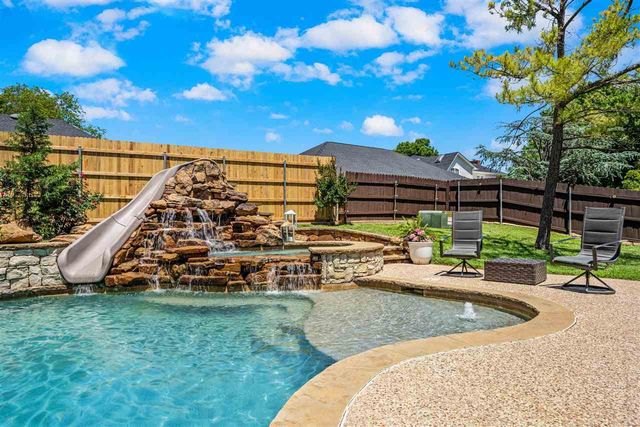 7615 NW Castle Rock Pl, Lawton, OK 73505