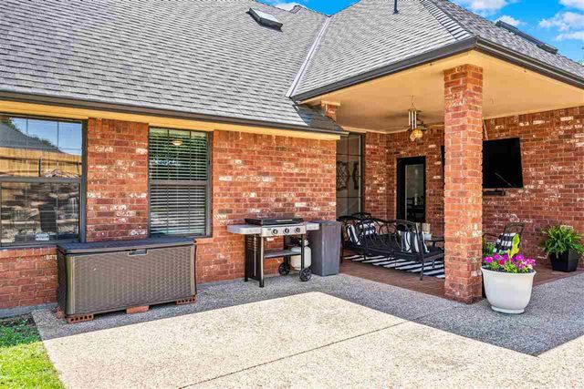 7615 NW Castle Rock Pl, Lawton, OK 73505