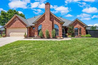 7615 NW Castle Rock Pl, Lawton, OK 73505