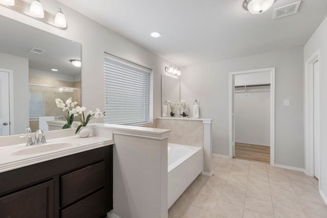 1725 Crescent Oak Street, Wylie, TX 75098