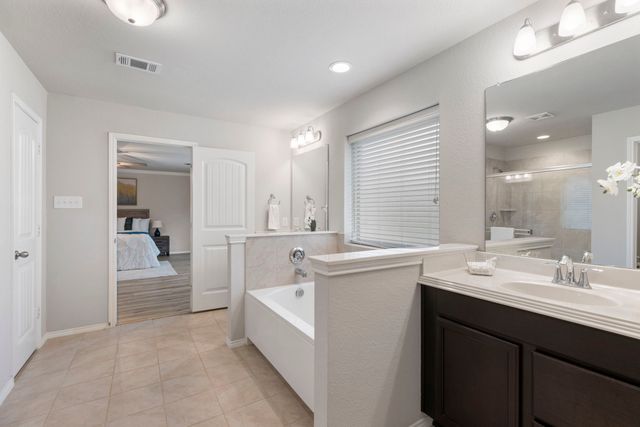 1725 Crescent Oak Street, Wylie, TX 75098