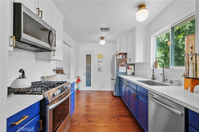 7819 Whitsett, North Hollywood, CA 91605