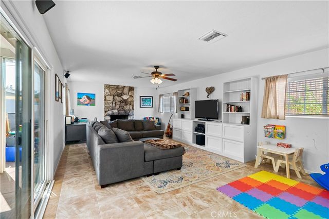 7819 Whitsett, North Hollywood, CA 91605