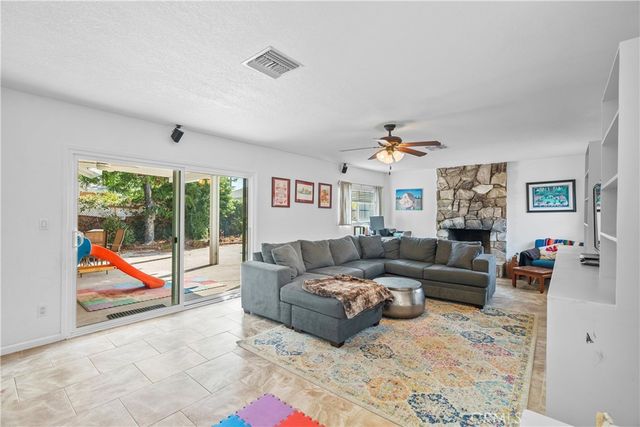 7819 Whitsett, North Hollywood, CA 91605