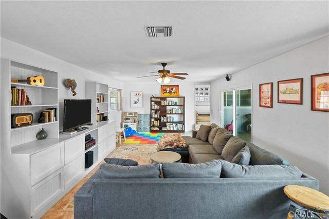 7819 Whitsett, North Hollywood, CA 91605