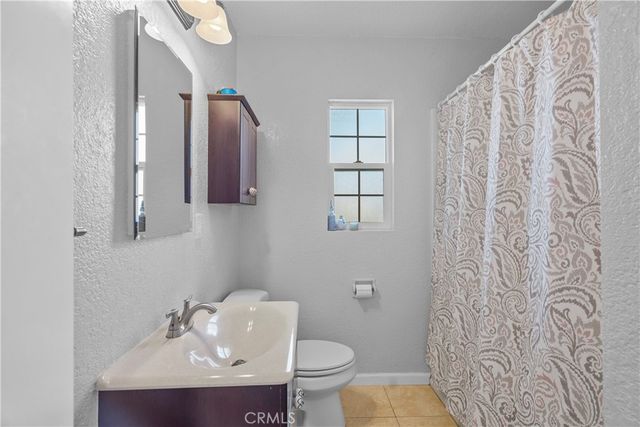7819 Whitsett, North Hollywood, CA 91605