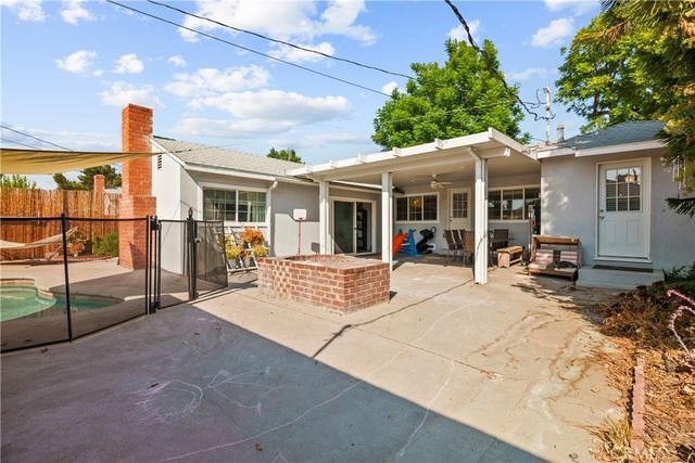 7819 Whitsett, North Hollywood, CA 91605