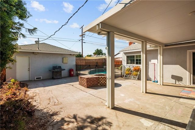7819 Whitsett, North Hollywood, CA 91605