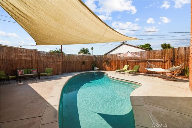 7819 Whitsett, North Hollywood, CA 91605