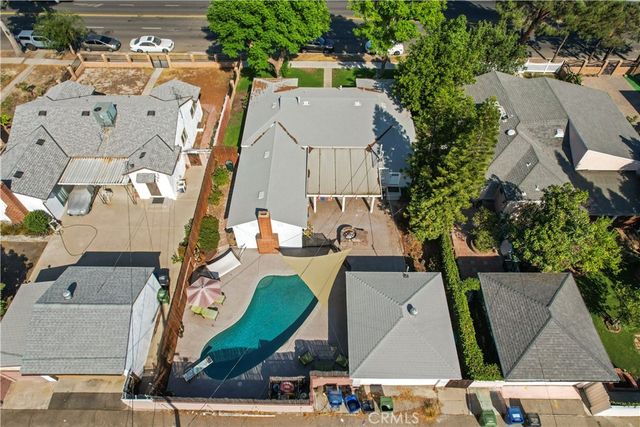 7819 Whitsett, North Hollywood, CA 91605