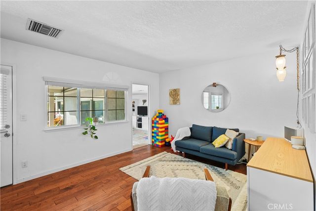 7819 Whitsett, North Hollywood, CA 91605