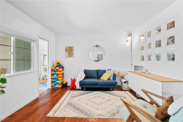 7819 Whitsett, North Hollywood, CA 91605
