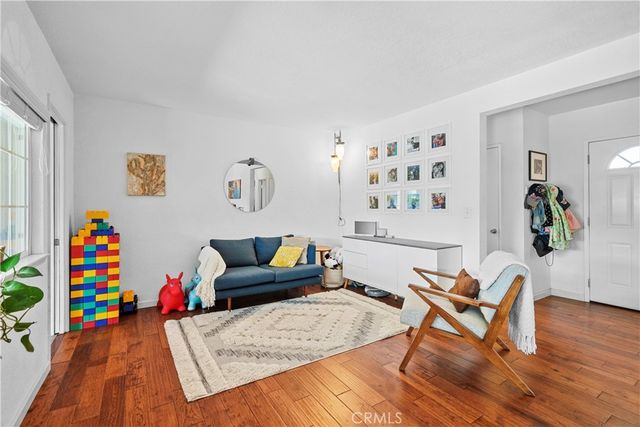 7819 Whitsett, North Hollywood, CA 91605