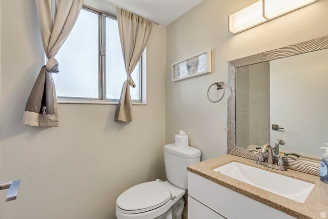 5731 S BLAKE DR, Taylorsville, UT 84129