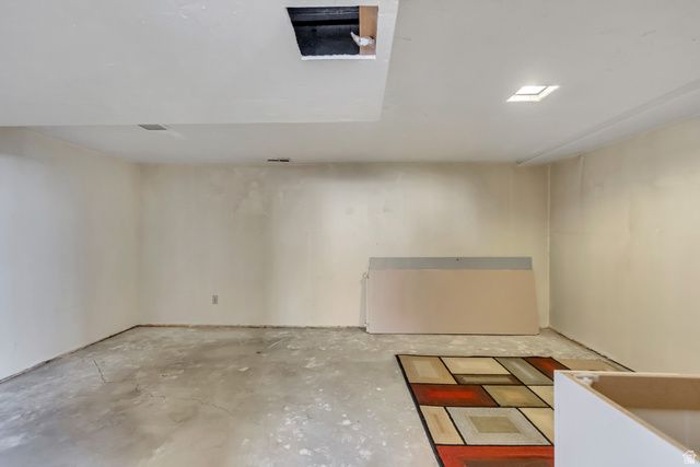 5731 S BLAKE DR, Taylorsville, UT 84129