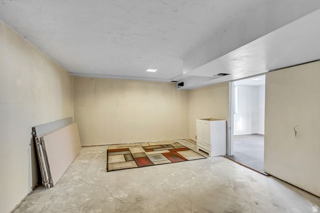 5731 S BLAKE DR, Taylorsville, UT 84129